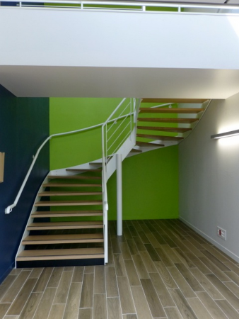 Escalier PMR 2UP agence bancaire 