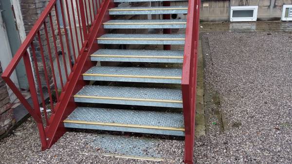 escalier exterieur droit 